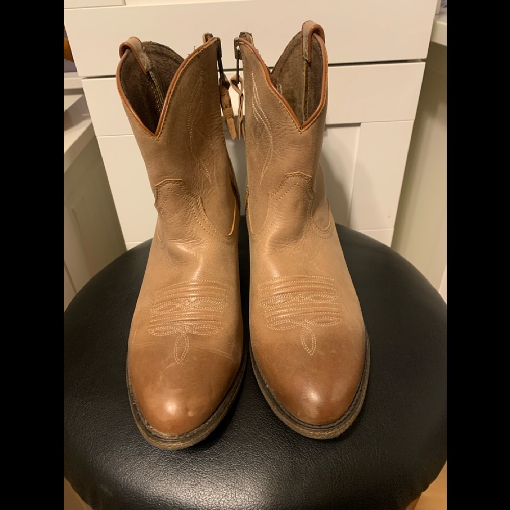 ARIAT WESTERN BOOTS